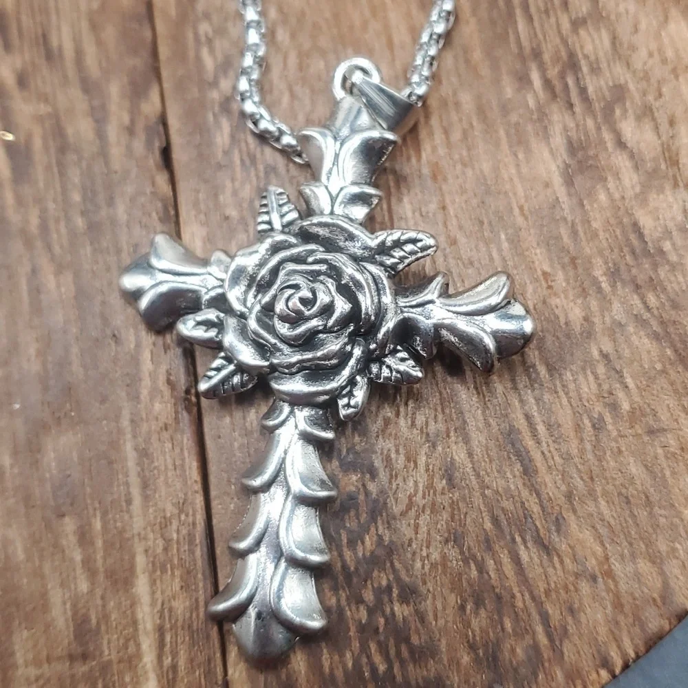 Sterling pendant cross with‎ silver tone mesh chain  N3115